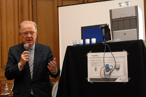 UN Secretary-General's Special Envoy Jorge Sampaio, with the Gene Xpert diagnostic machine. Credit: A.Nicoli 2011