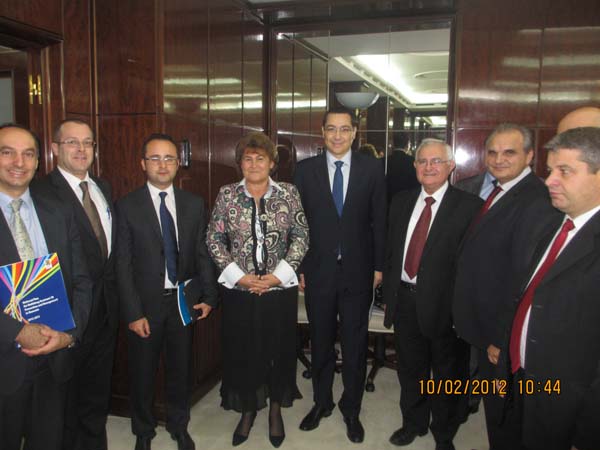 From left: Masoud Dara and Hans Kluge, WHO/Europe; Cristian Busoi, MEP; Zsuzsanna Jakab, WHO Regional Director for Europe; Victor Ponta, Prime Minister of Romania; John Dalli, European Commissioner for Health and Consumer Policy; Vasile Cepoi, Minister of Health; and Frank Zammit, European Commission. Photo: WHO/Victor Olsavszky